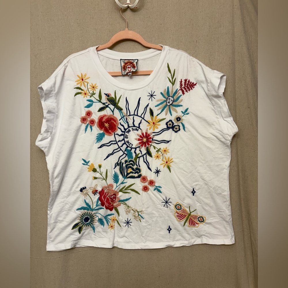 Johnny Was “live by the sun” embroidered tee shirt